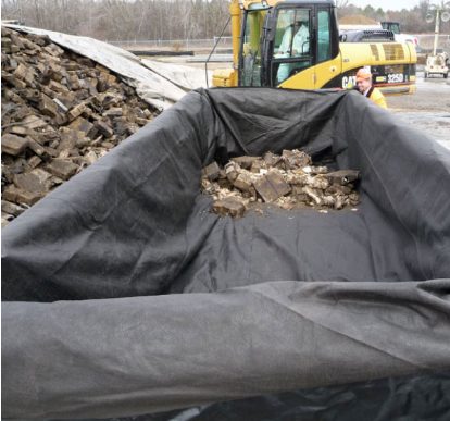 Teherautó- és vasúti bélés funkciója a veszélyes anyagok szállításában